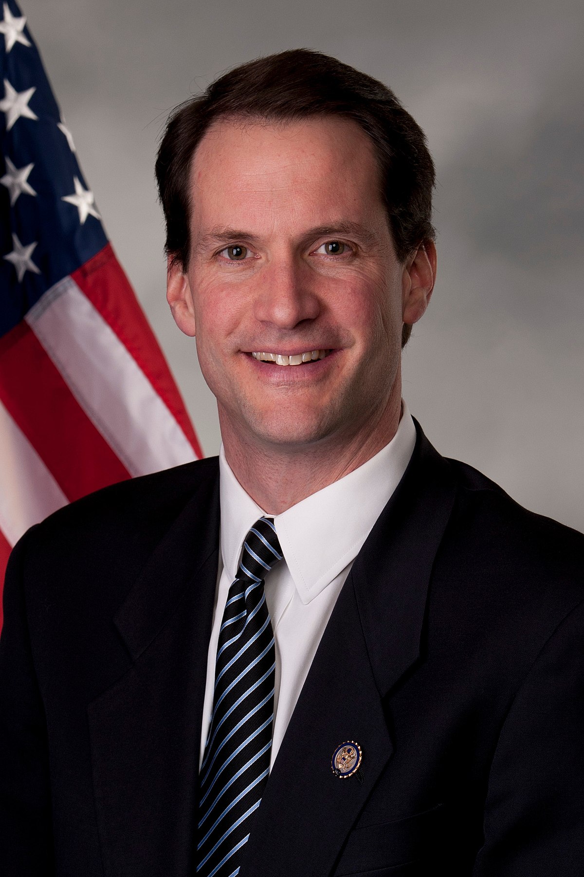 Jim Himes — Democratic U.S. Representative for Connecticut's 4th Congressional District (official headshot)